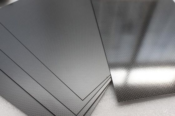 400mm X 500mm 대량 생산 3K 평면 반짝이는 탄소 섬유 패널